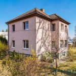 Naturidylle am Stadtrand: Lichtdurchflutetes Haus in Seenähe mit Gestaltungspotenzial