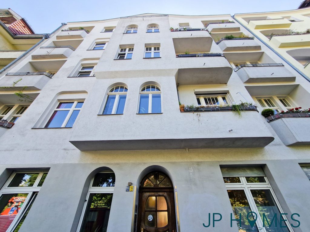 bezugsfreie 1-Zimmer-Wohnung mit Kaminofen im Wildenbruchkiez