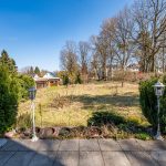 Naturidylle am Stadtrand: Lichtdurchflutetes Haus in Seenähe mit Gestaltungspotenzial
