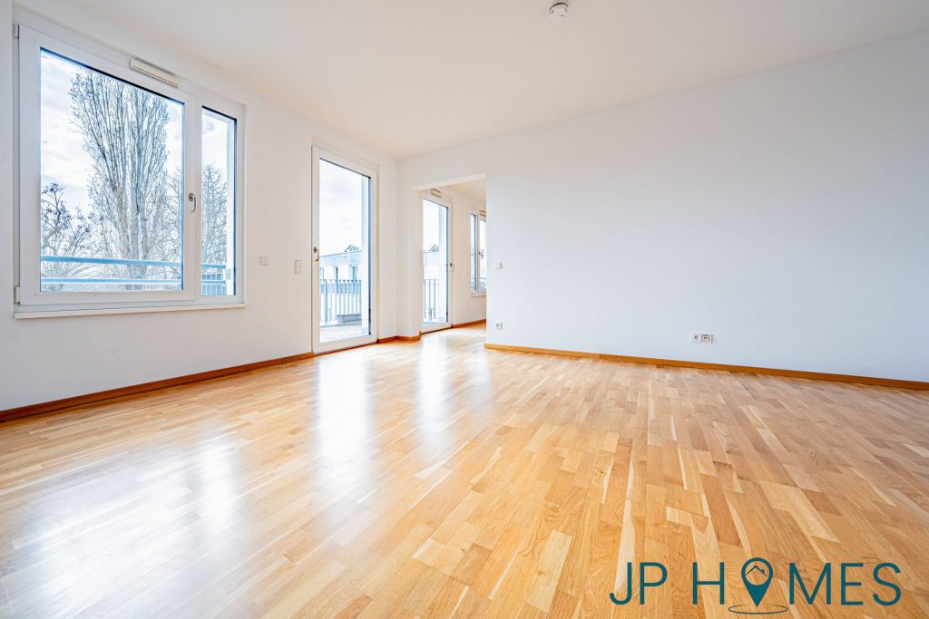 Bezugsfrei & Energieeffizient: 2-Zimmer-Wohnung mit direktem Wasserblick, Balkon und Aufzug