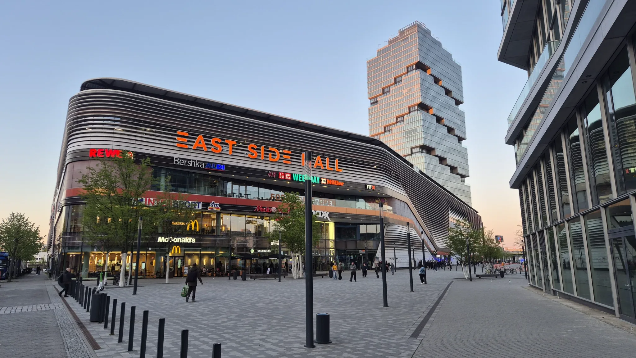 East Side Mall, Edge und East Side Tower