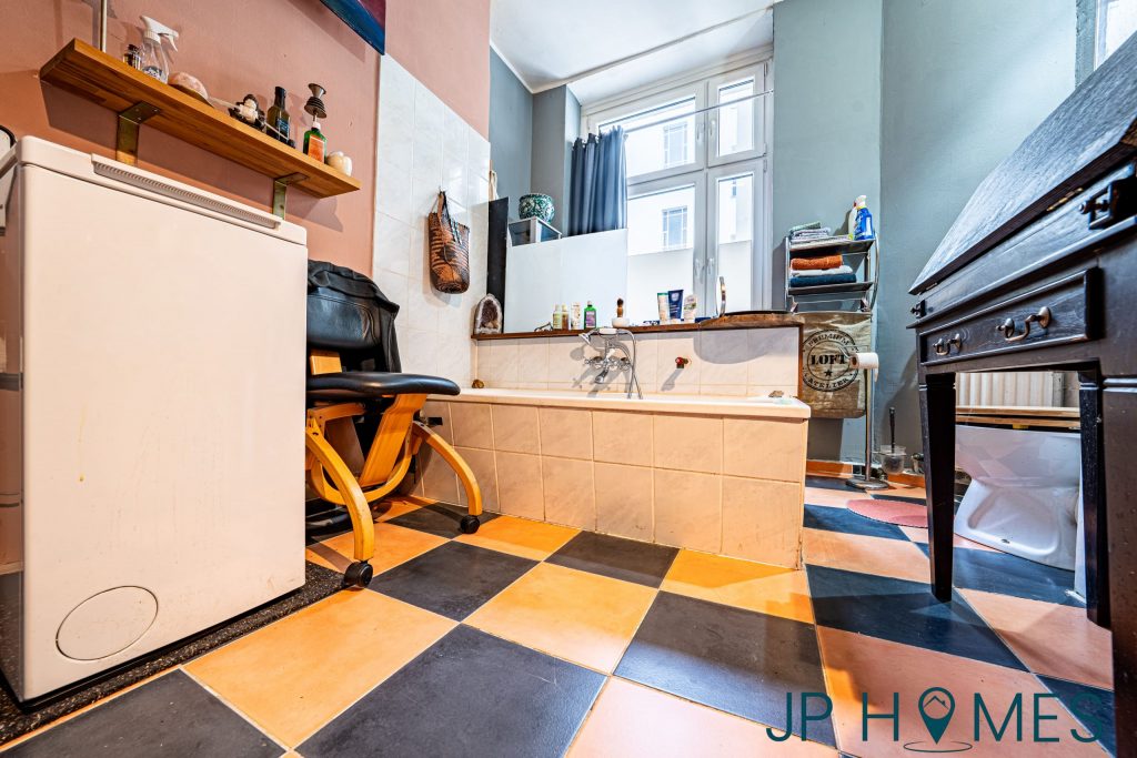 bezugsfreie 1-Zimmer-Wohnung mit Kaminofen im Wildenbruchkiez