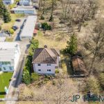 Naturidylle am Stadtrand: Lichtdurchflutetes Haus in Seenähe mit Gestaltungspotenzial