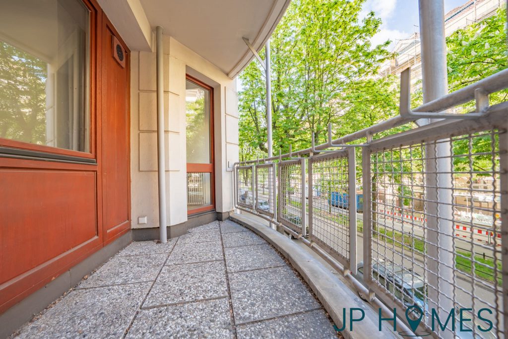 Bezugsfreie 2-Zimmer-Wohnung mit West-Loggia im Bayerischen Viertel