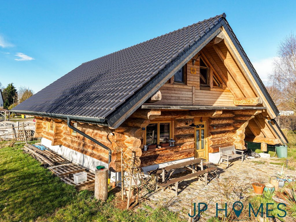 Naturstammhaus in idyllischer Natur mit Seen und Pferdekoppeln in der Nähe – Zeschdorf