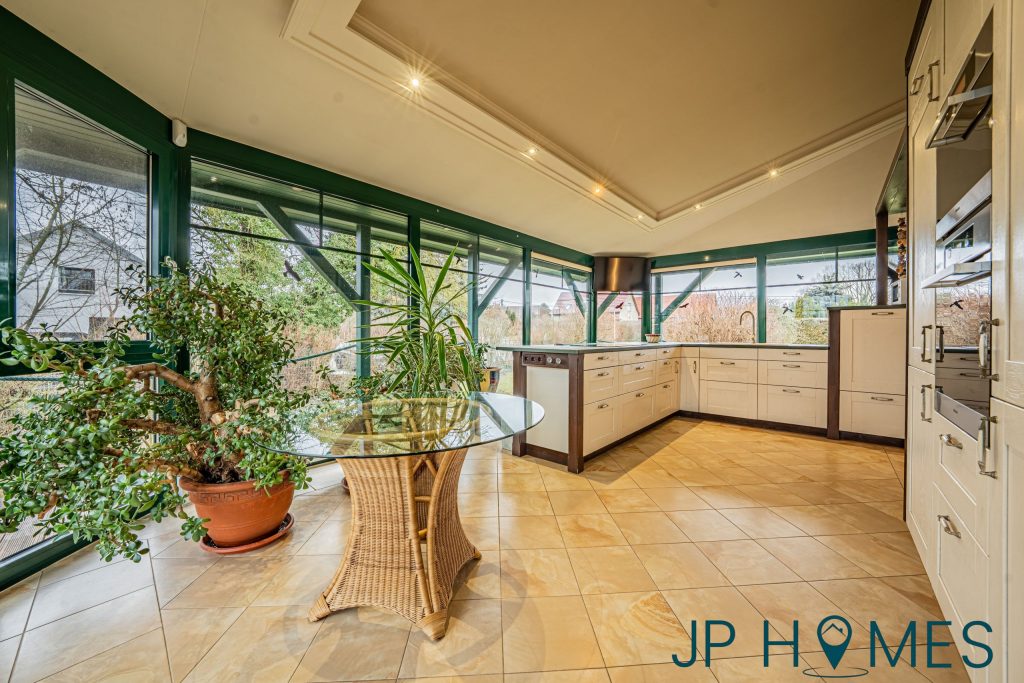 Landhaus am Naturbadesee: 6 Zimmer, Wellness-Sauna & Privatweg auf 1.829 m² Grund