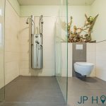 Landhaus am Naturbadesee: 6 Zimmer, Wellness-Sauna & Privatweg auf 1.829 m² Grund