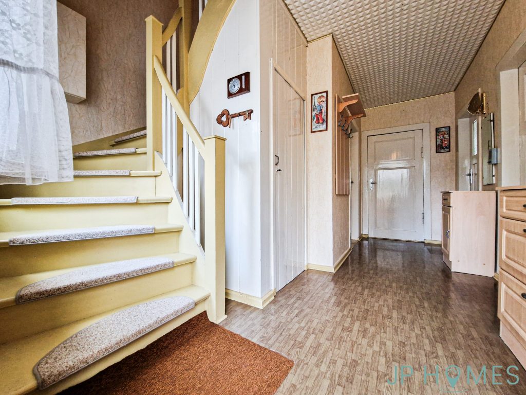 Einfamilienhaus mit großem Grundstück und Waldlage