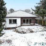 Wohnen auf einer Ebene: Großzügiger Bungalow in Wald- und Wassernähe