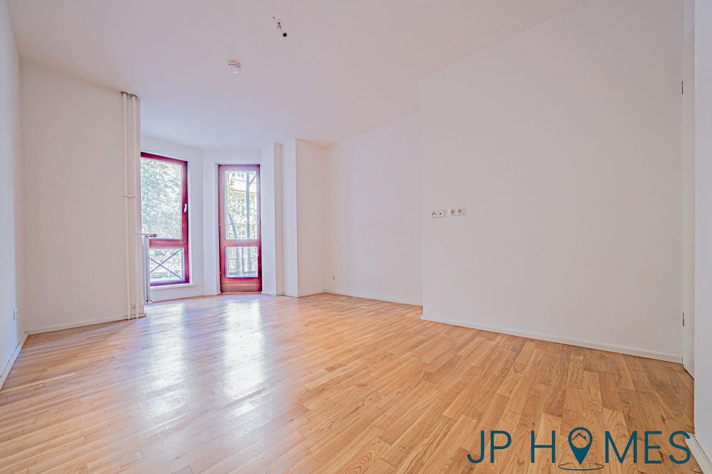 Bezugsfreie 2-Zimmer-Wohnung mit West-Loggia im Bayerischen Viertel