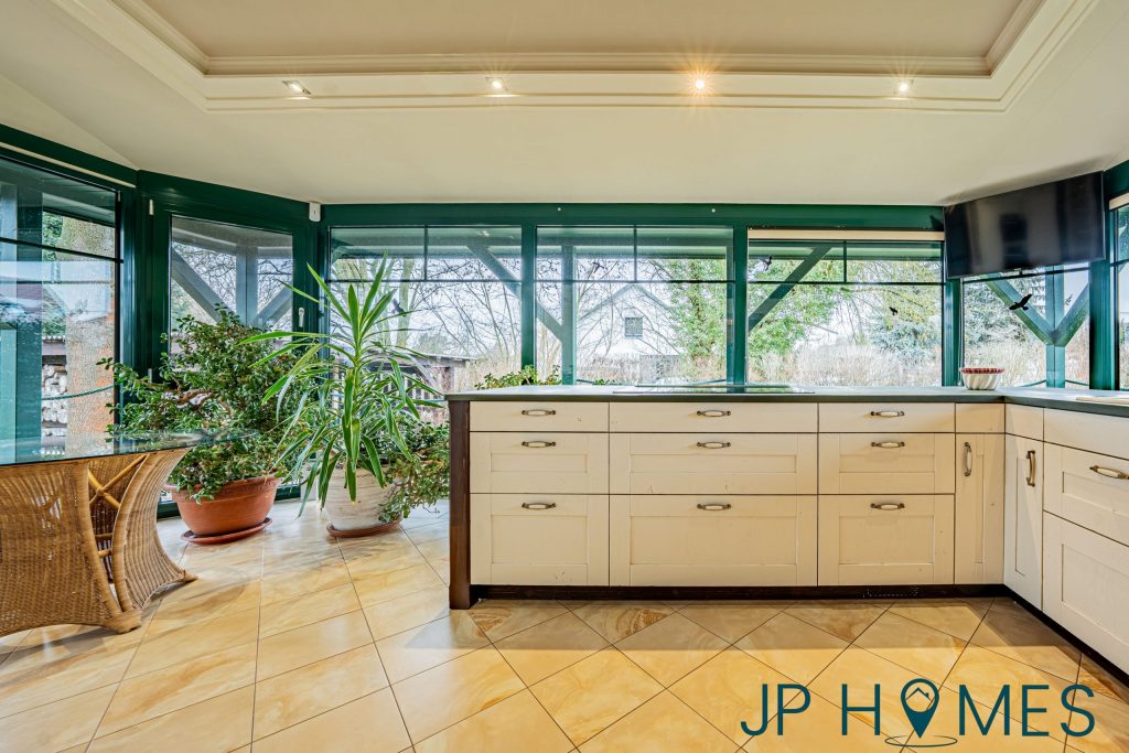 Landhaus am Naturbadesee: 6 Zimmer, Wellness-Sauna & Privatweg auf 1.829 m² Grund