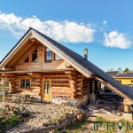 Naturstammhaus in idyllischer Natur mit Seen und Pferdekoppeln in der Nähe – Zeschdorf