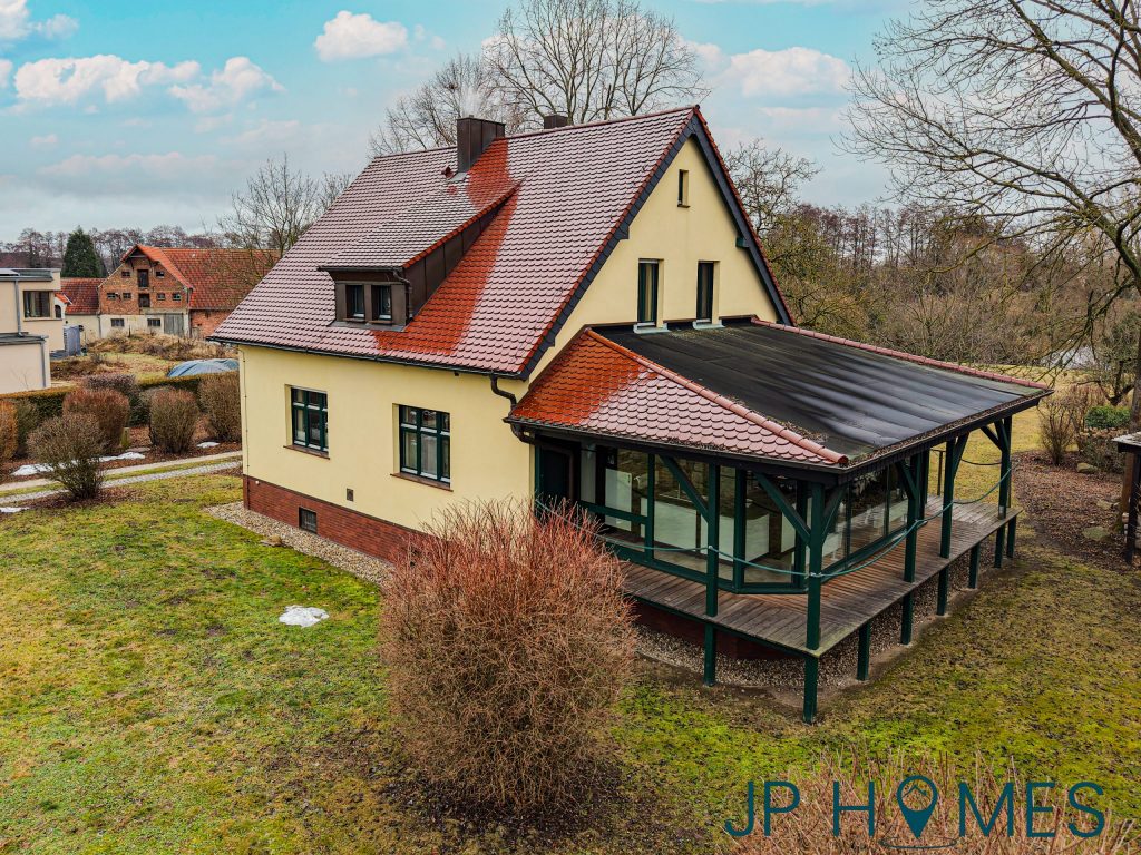 Landhaus am Naturbadesee: 6 Zimmer, Wellness-Sauna & Privatweg auf 1.829 m² Grund