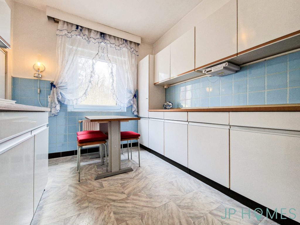 Einfamilienhaus mit großem Grundstück und Waldlage