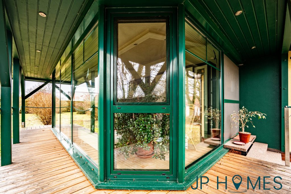 Landhaus am Naturbadesee: 6 Zimmer, Wellness-Sauna & Privatweg auf 1.829 m² Grund