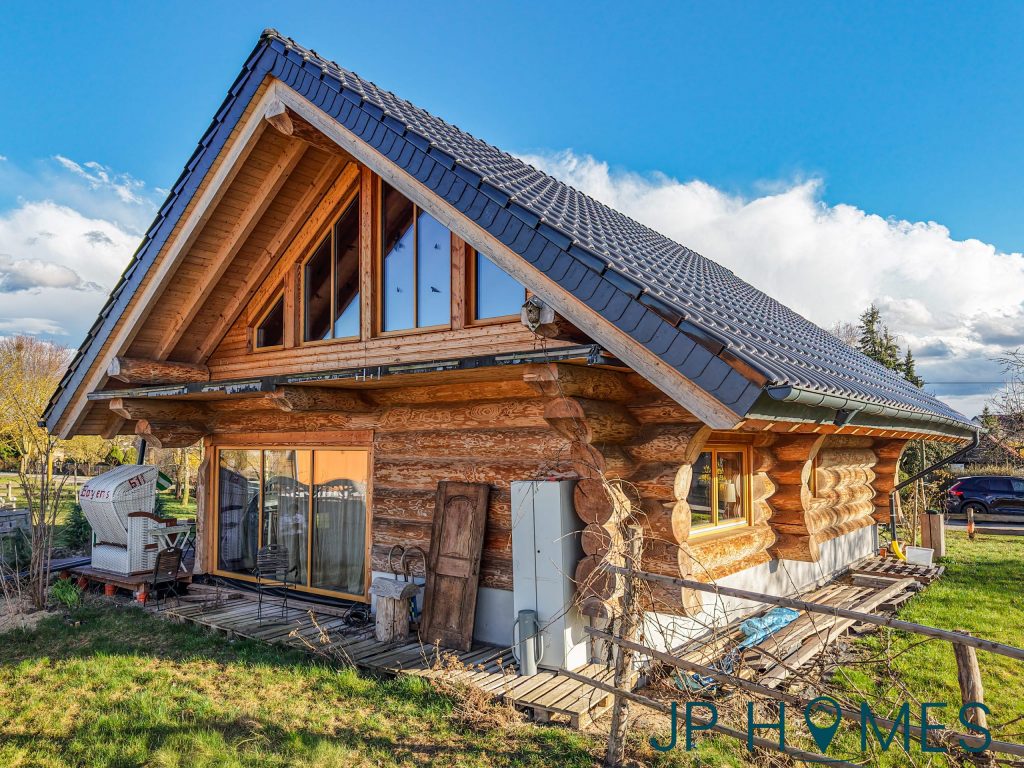 Naturstammhaus in idyllischer Natur mit Seen und Pferdekoppeln in der Nähe – Zeschdorf