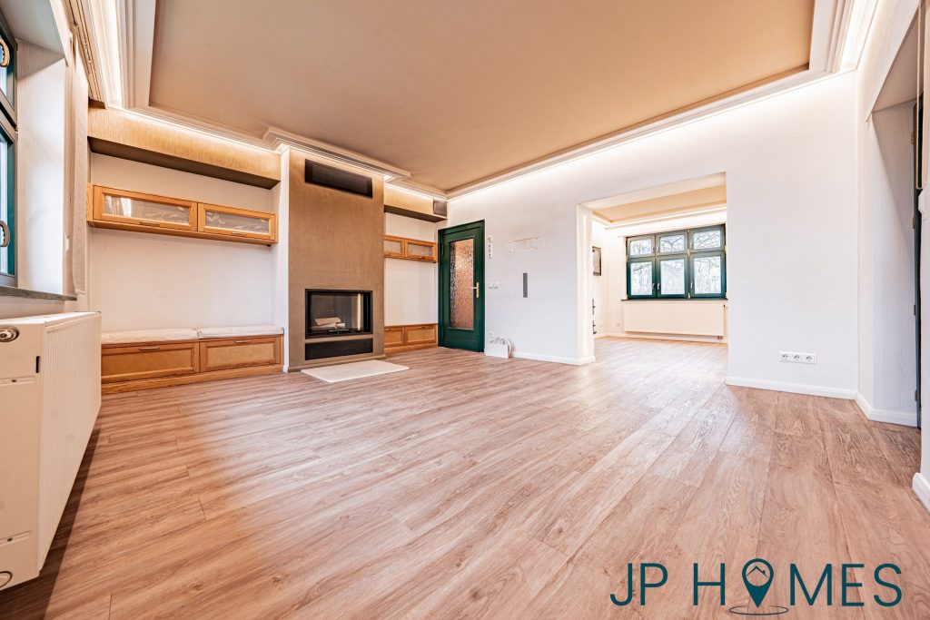 Landhaus am Naturbadesee: 6 Zimmer, Wellness-Sauna & Privatweg auf 1.829 m² Grund