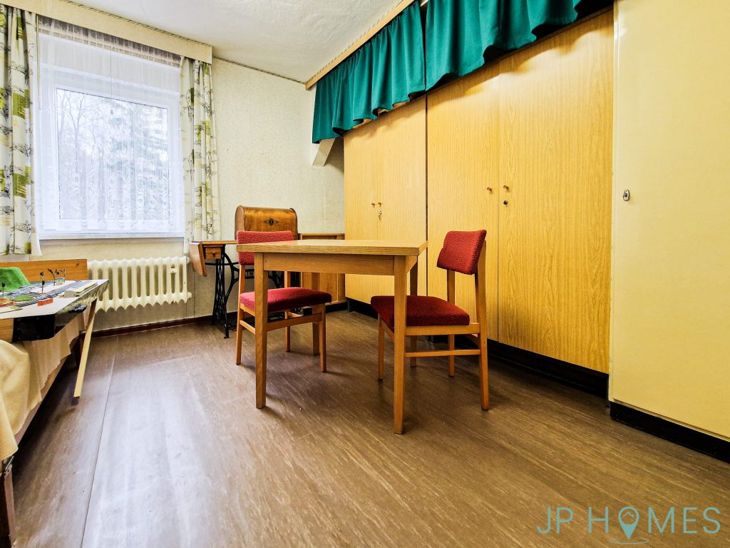 Einfamilienhaus mit großem Grundstück und Waldlage