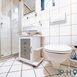 Landhaus am Naturbadesee: 6 Zimmer, Wellness-Sauna & Privatweg auf 1.829 m² Grund