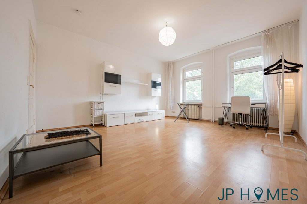 Altbau-Charme in Rudow: 3 Zimmer, 2,84m Deckenhöhe & eigene Garage – Top-Anbindung dank U7