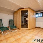Landhaus am Naturbadesee: 6 Zimmer, Wellness-Sauna & Privatweg auf 1.829 m² Grund