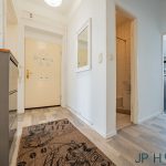 Altbau-Charme in Rudow: 3 Zimmer, 2,84m Deckenhöhe & eigene Garage – Top-Anbindung dank U7