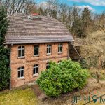 Zweifamilienhaus in ruhiger Naturlage mit Wassernähe– saniertes ehemaliges Bahnhofs-Häuschen