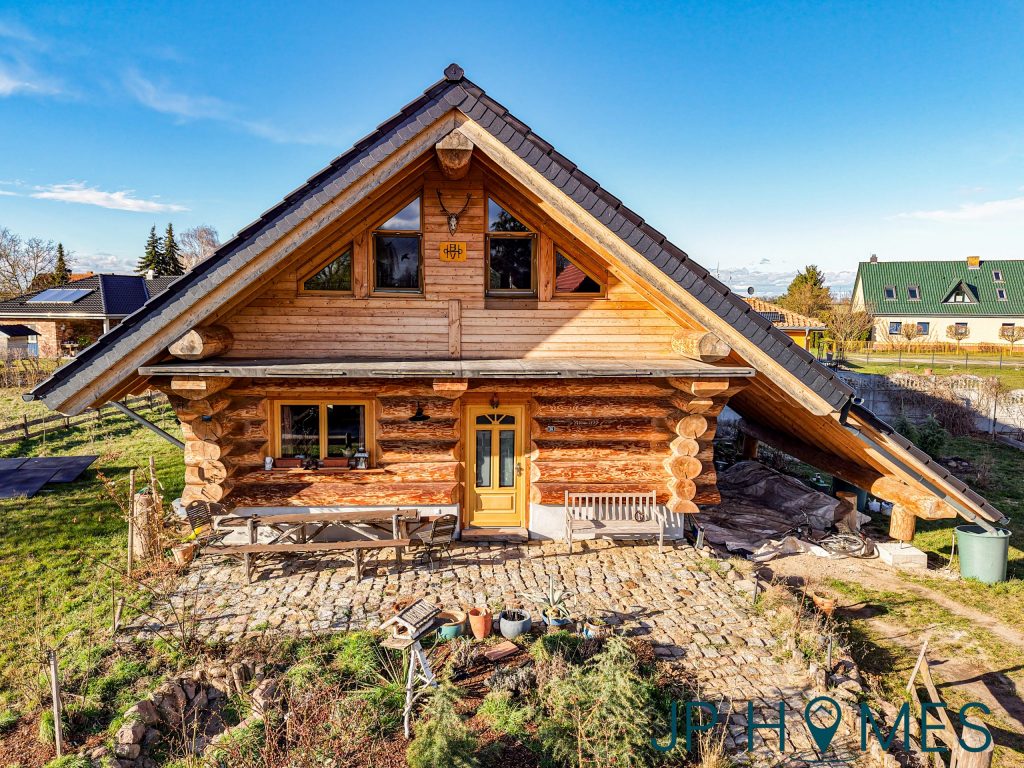 Naturstammhaus in idyllischer Natur mit Seen und Pferdekoppeln in der Nähe – Zeschdorf