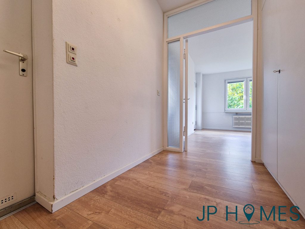 bezugsfreie 1-Zimmer-Wohnung mit Loggia