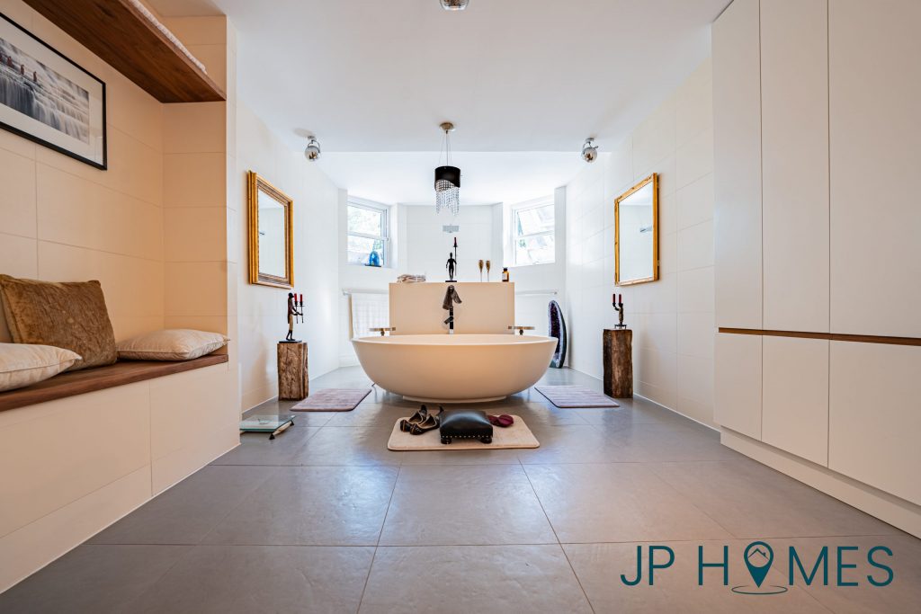 Stilvolles Architektenhaus mit Einliegerwohnung und Wellnessbereich